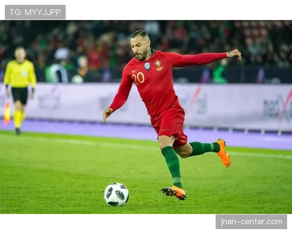 夸雷斯马与贝莱蒂边锋突破路径的偏移趋势及其战术成因分析