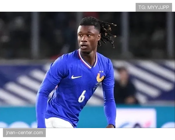 卡马文加的战术适应性如何塑造其全能中场价值？