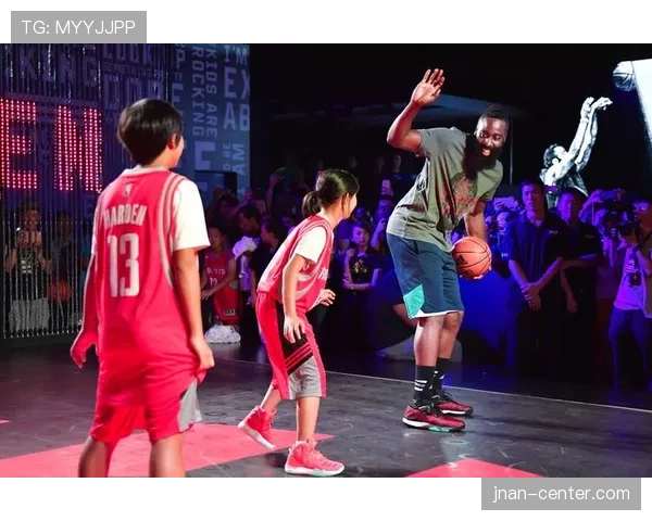 哈登这训练餐吃得比我家过年还讲究，真当自己是养生博主了？