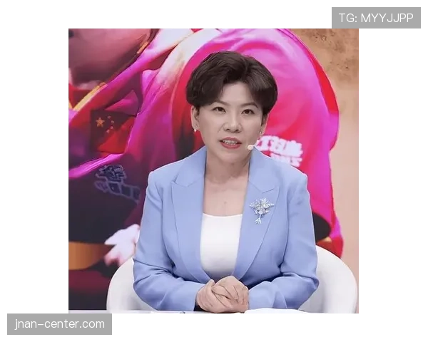 邓亚萍手提塑料袋逛菜市场，车库里却停着一辆让我怀疑人生的超跑